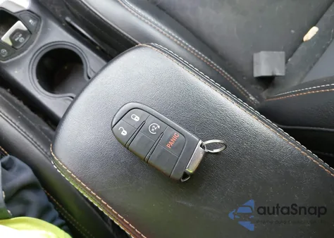 2019 Jeep Compass Latitude z USA, uszkodzony, nr VIN 3C4NJDBB4KT653493